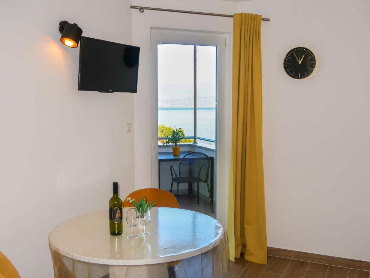 Apartment Marija - VRB100 Vrbnik  Buitenkant foto