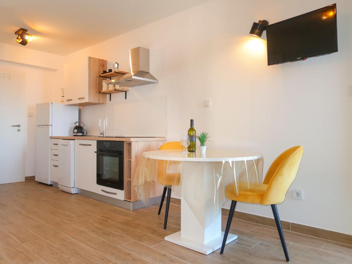 Apartment Marija - VRB100 Vrbnik  Buitenkant foto